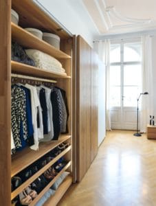 Schrank Innenleben Fachböden